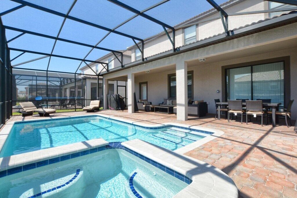 Beautiful Upscale Vacation Home w/all the amenities! Game Room, BBQ, Sonos Hi- Def Sound System,Eco friendly!
