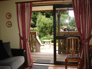 Interior entrance - Karangahake Gold 'n Views Cottage (Paeroa)