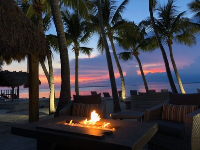 Sunset Villas: Bayfront Beach Compound<br>**28 Night Min**