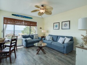 Smart TV, fireplace, DVD player, music library - Sunset Villas: Bayfront Beach Compound<br>**28 Night Min** (Key Largo)