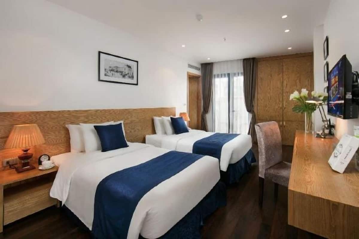 1 bedroom, hypo-allergenic bedding, minibar, in-room safe