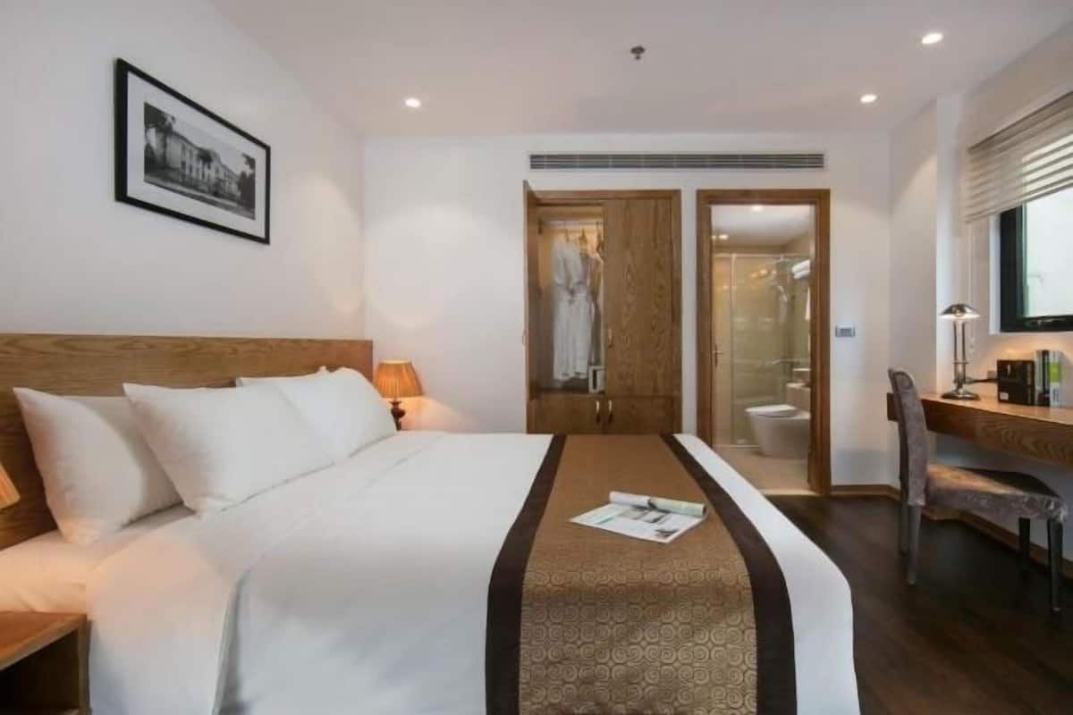 1 bedroom, hypo-allergenic bedding, minibar, in-room safe