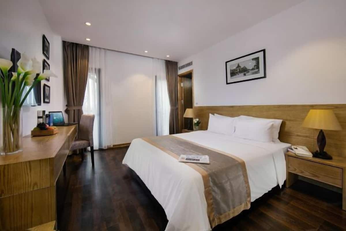1 bedroom, hypo-allergenic bedding, minibar, in-room safe