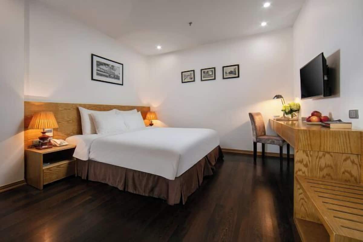 1 bedroom, hypo-allergenic bedding, minibar, in-room safe