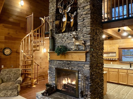 Interior. Peaceful Hills Retreat Lodge with a Great View, a Pond, a Fireplace, Sleeps 10.