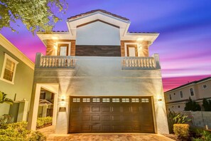 Exterior - The Grande View | Infinity Pool & Summer Kitchen with Amazing Golf & Sunset Views (Kissimmee)