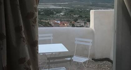 Gorgeous rural home next to the castle / Preciosa casa rústica junto al Castillo