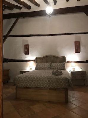 2 bedrooms, desk, iron/ironing board, travel cot - Gorgeous rural home next to the castle / Preciosa casa rústica junto al Castillo (Moratalla)