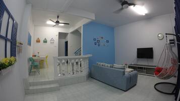 Huis, 4 slaapkamers | Woonruimte | Een lcd-televisie