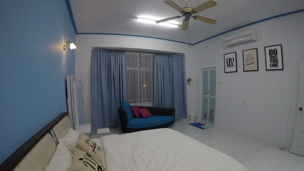 House, 4 Bedrooms | 4 bedrooms, desk, iron/ironing board, WiFi (free)
