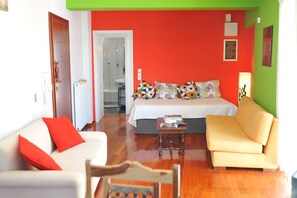 Departamento, balcón | Área de sala de estar | Televisión 