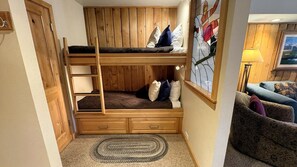 1 bedroom, bed sheets