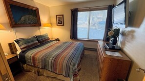 1 bedroom, bed sheets