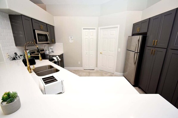 Coffee/tea maker, fridge, microwave, oven