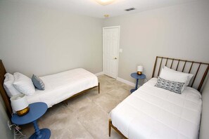 5 bedrooms, iron/ironing board, WiFi (free), bed sheets