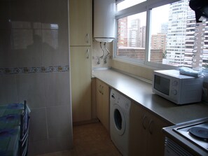 Fridge, microwave, oven, stovetop - EDEN PARK (2 BEDROOMS) (Benidorm)