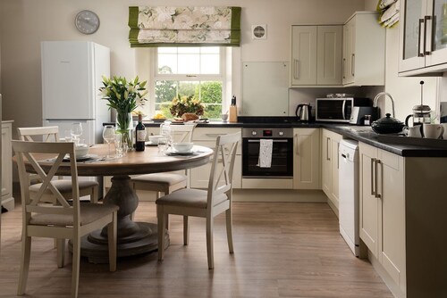 CRAILING COACH HOUSE - Superb, Renovated Property in a Country Setting, Sleeps 4