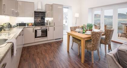 STABLES - tyylikäs navettamuutos, vuodepaikkoja 4, lähellä viehättävää Melrosea