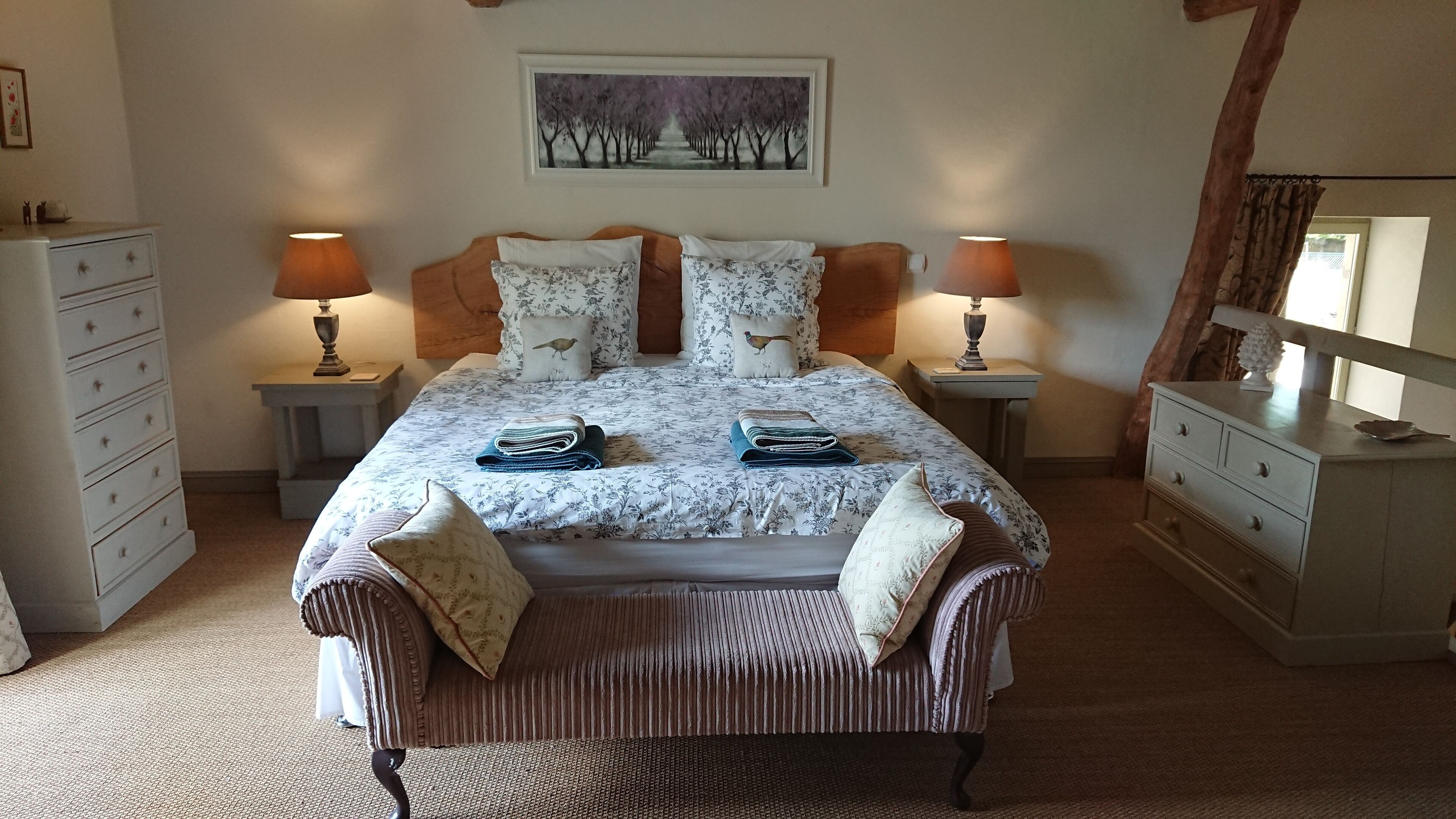 4 slaapkamers, een strijkplank/strijkijzer, reisbedje, gratis wifi