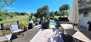 Outdoor dining -  Stunning restored farmhouse, heated pool, private walled garden,edge of village (Thédirac)