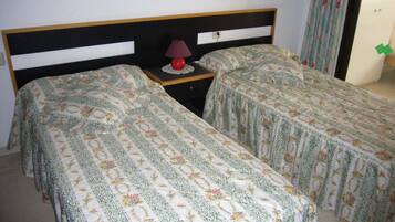 1 chambre, coffres-forts dans les chambres, fer et planche Ă repasser