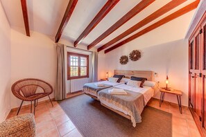 4 Schlafzimmer, Zimmersafe, Bügeleisen/Bügelbrett, kostenloses WLAN