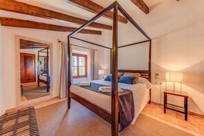 4 Schlafzimmer, Zimmersafe, Bügeleisen/Bügelbrett, kostenloses WLAN