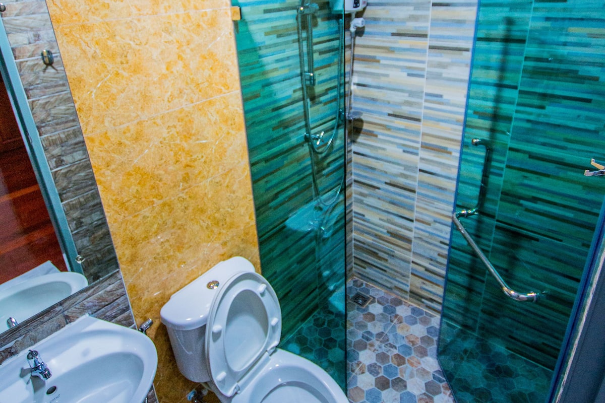 shower, free toiletries, slippers, towels