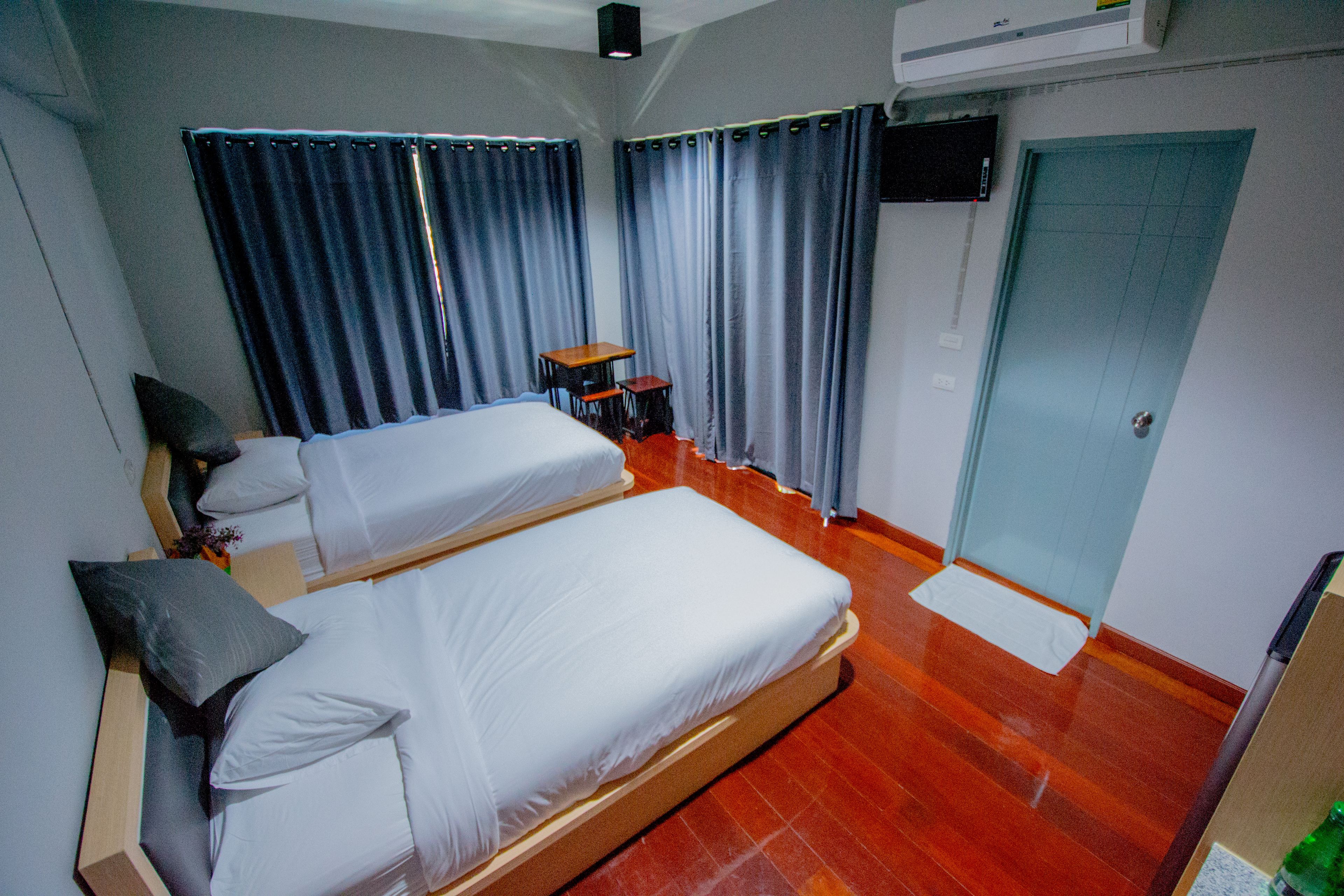 minibar, individually decorated, individually furnished, desk