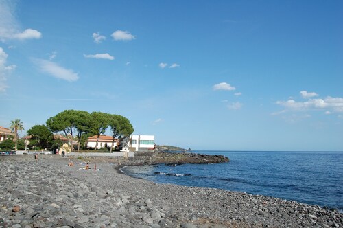 Comfortable apartment with private terrace, swimming pool overlooking the sea