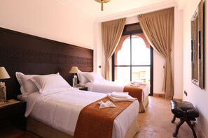 5 bedrooms, desk, iron/ironing board, WiFi