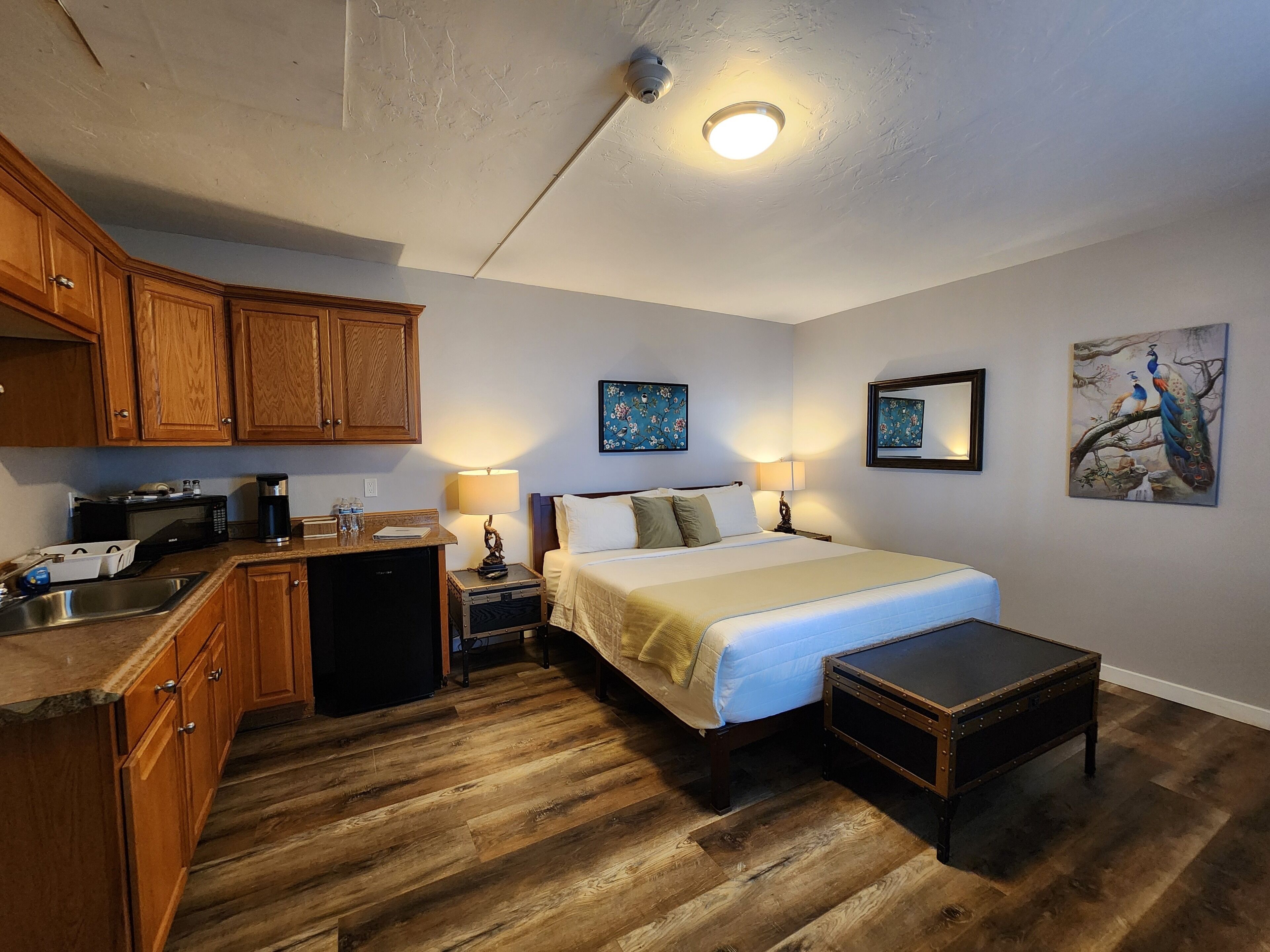 Quarto luxo, 1 cama King, cozinha americana, vista para a montanha | Roupas de cama premium, individualmente decorados