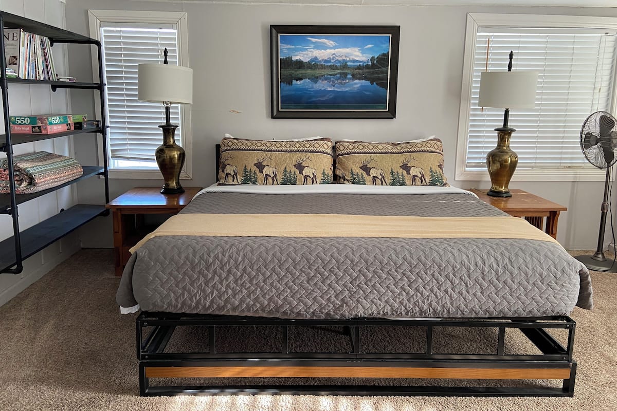 Bañera con ducha, artículos de tocador gratuitos, secador de pelo