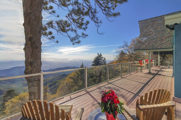 Terrace/patio - The Sky View Inn (Skyforest)