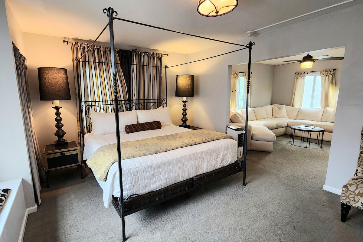 Premium Suite, 1 King Bed, Patio, Mountain View | 1 bedroom, premium bedding, individually decorated