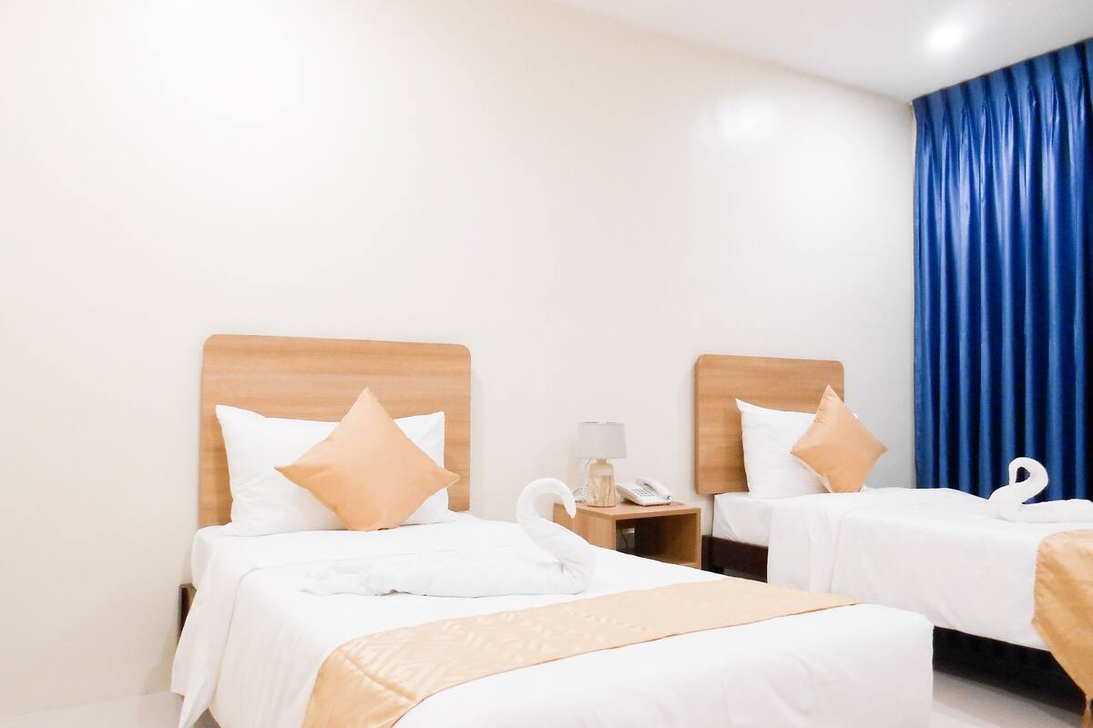 Deluxe Double or Twin Room, Non Smoking | Hypo-allergenic bedding, down duvets, in-room safe, desk