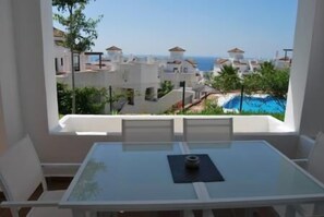 Dining - Stunning views, apartment in Alcaidesa (San Roque)