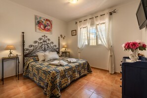 5 عدّة غرف نوم ومكواة/لوح كي وواي فاي وملاءات أسرّة