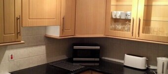 3 bed house, free WiFi, off street parking. Central Ayrshire, 20 mins to Glasgow