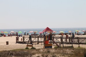 Una spiaggia nelle vicinanze