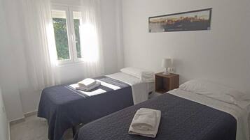 2 makuuhuonetta, silitysrauta/-lauta, Wi-Fi, vuodevaatteet