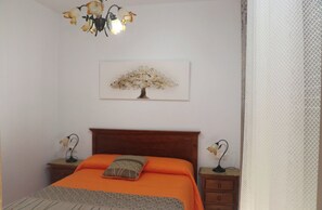 1 bedroom, bed sheets - Air-conditioned central apartment (CONIL DE LA FRONTERA)