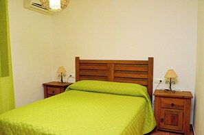 3 bedrooms, bed sheets