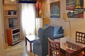 Living area - Apartment in the centre, with air-con (TARIFA)