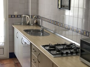 Wasserkocher mit Kaffee-/Teezubehör, Kochgeschirr/Geschirr/Besteck