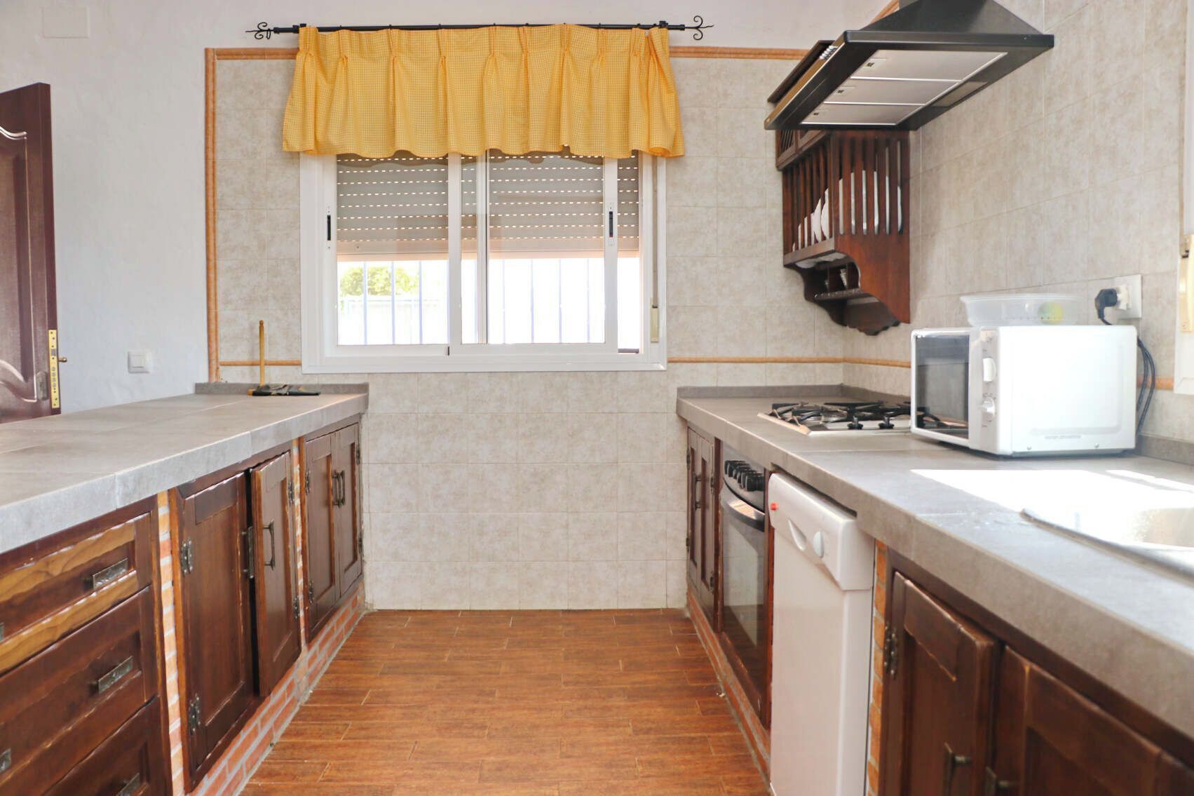 Réfrigérateur, micro-ondes, four, lave-vaisselle