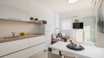 Fridge, microwave, stovetop, coffee/tea maker