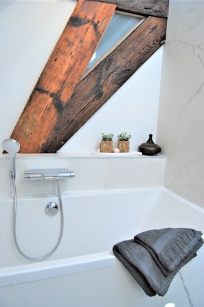 Badewanne, Haartrockner
