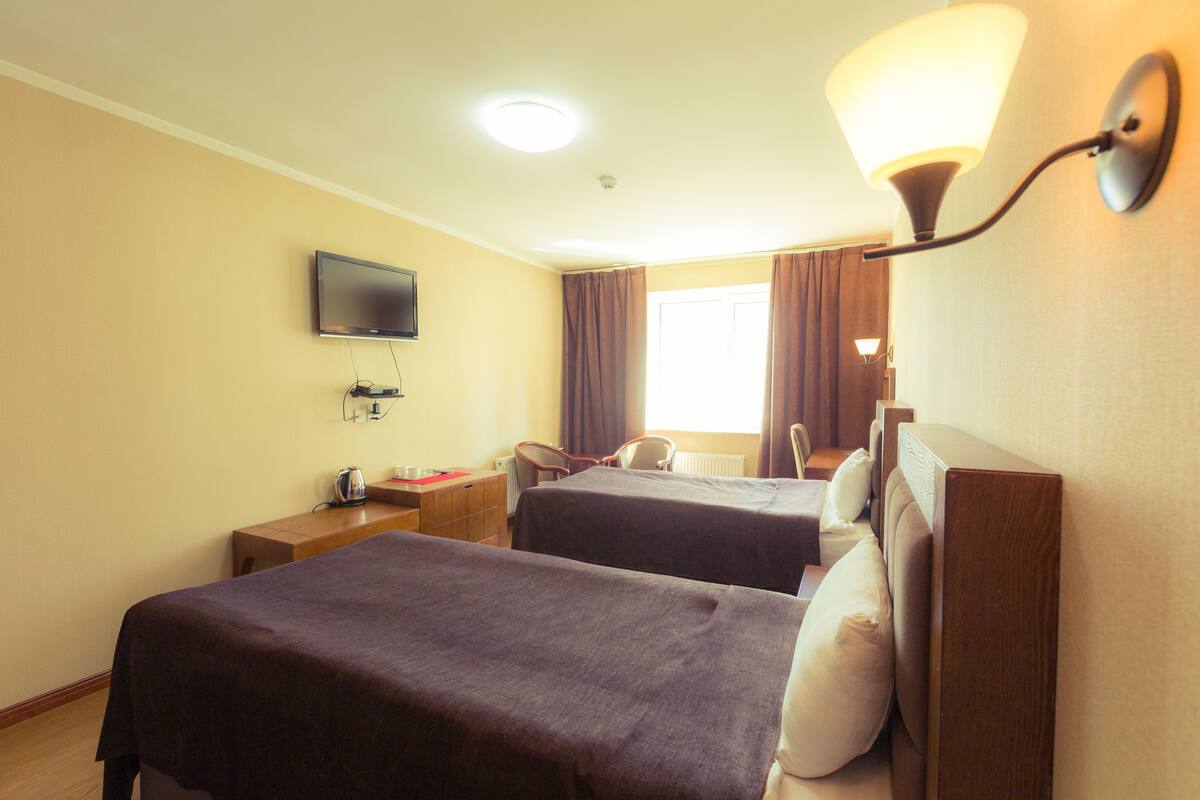 Premium bedding, minibar, desk, free WiFi