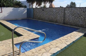 Indoor pool, pool loungers